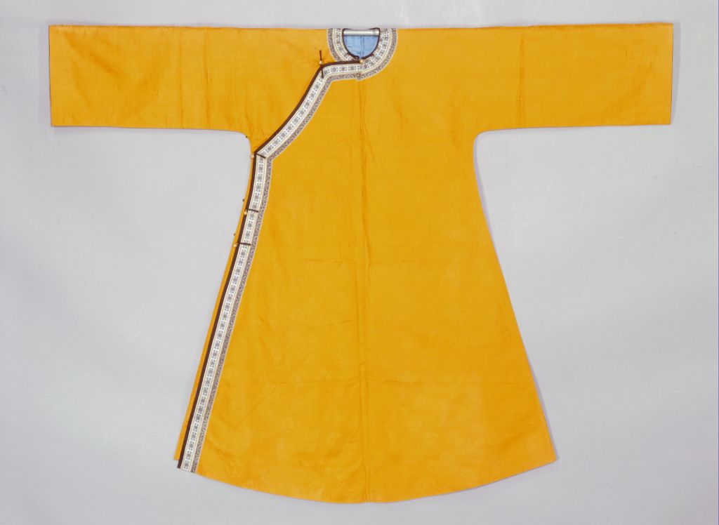 图片[1]-Apricot Yellow Tuan Flower Dark Flower Silk Women’s Shirt-China Archive